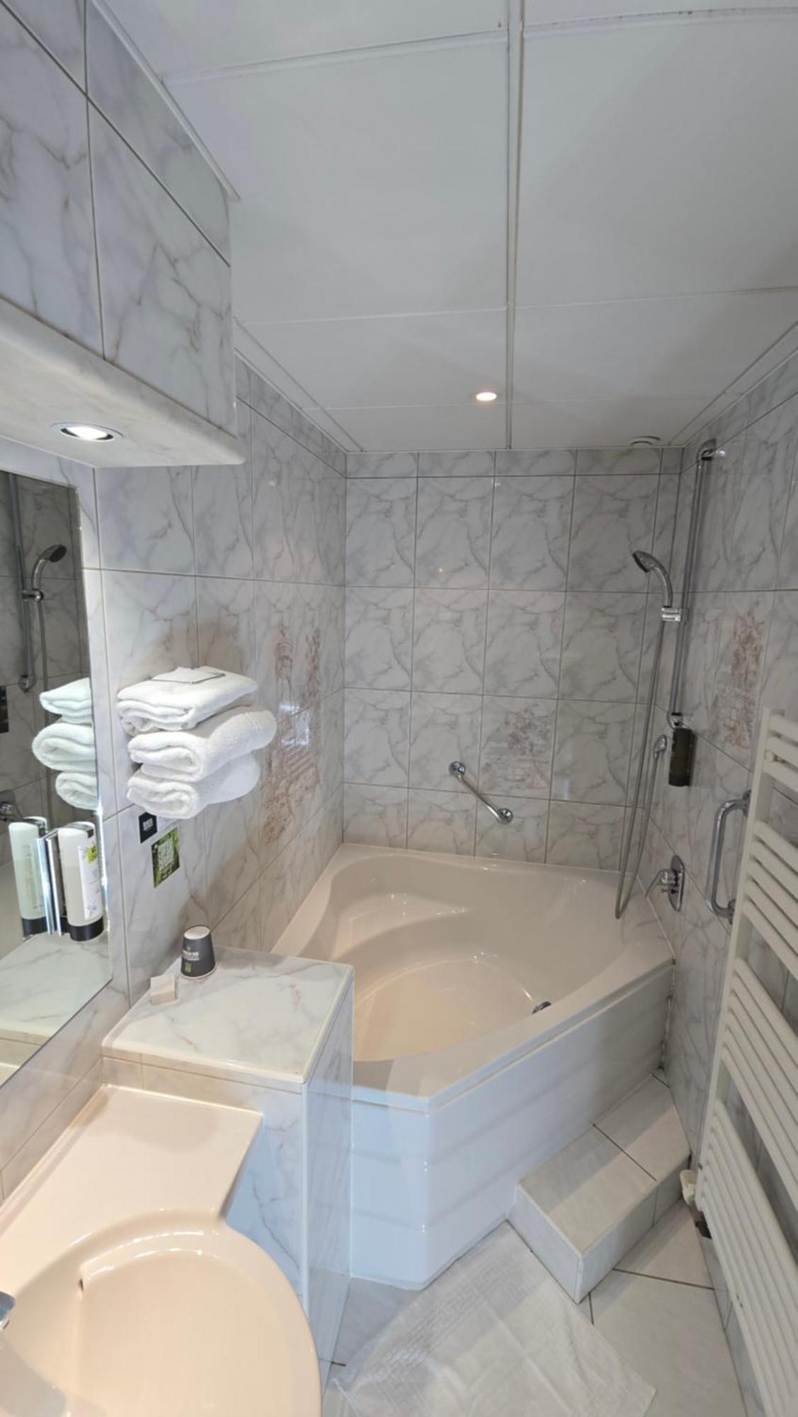 מונטיני-לה-רואה Logis Hotel & Restaurant Arcombelle מראה חיצוני תמונה