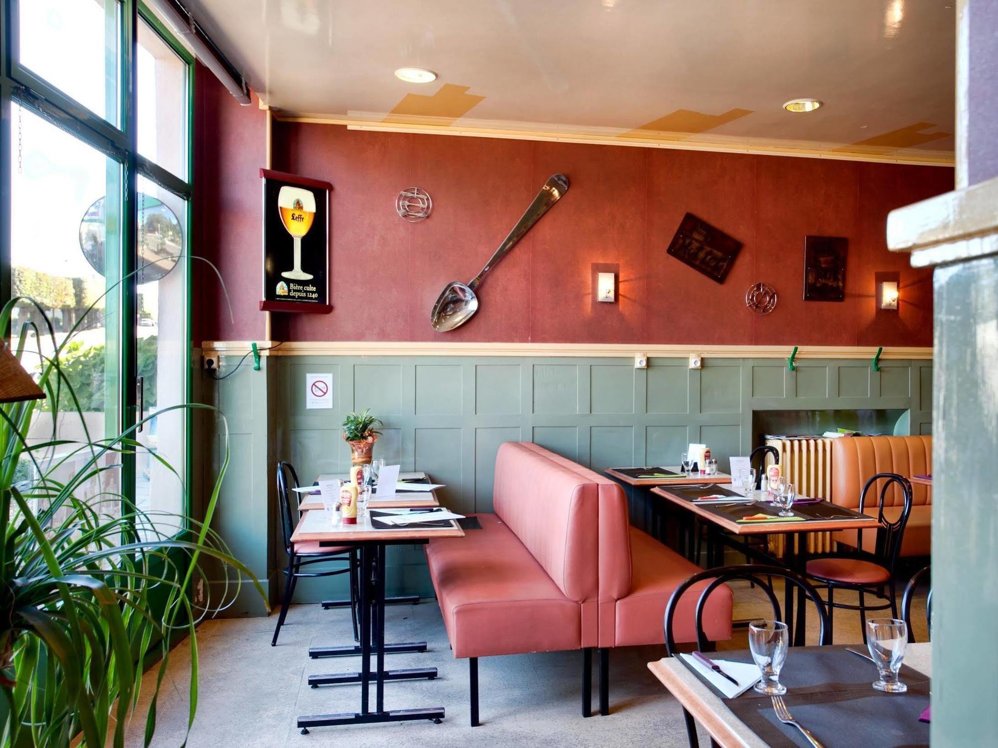 מונטיני-לה-רואה Logis Hotel & Restaurant Arcombelle מראה חיצוני תמונה