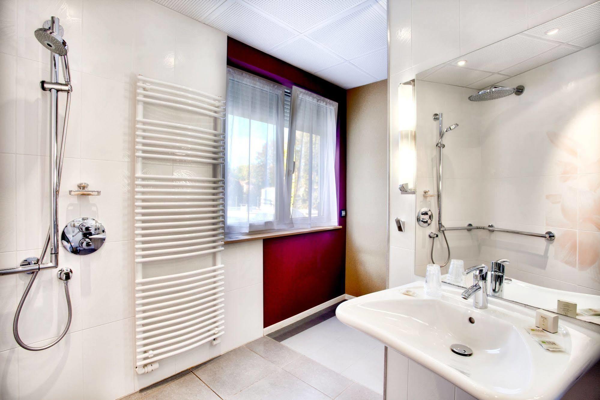 מונטיני-לה-רואה Logis Hotel & Restaurant Arcombelle מראה חיצוני תמונה