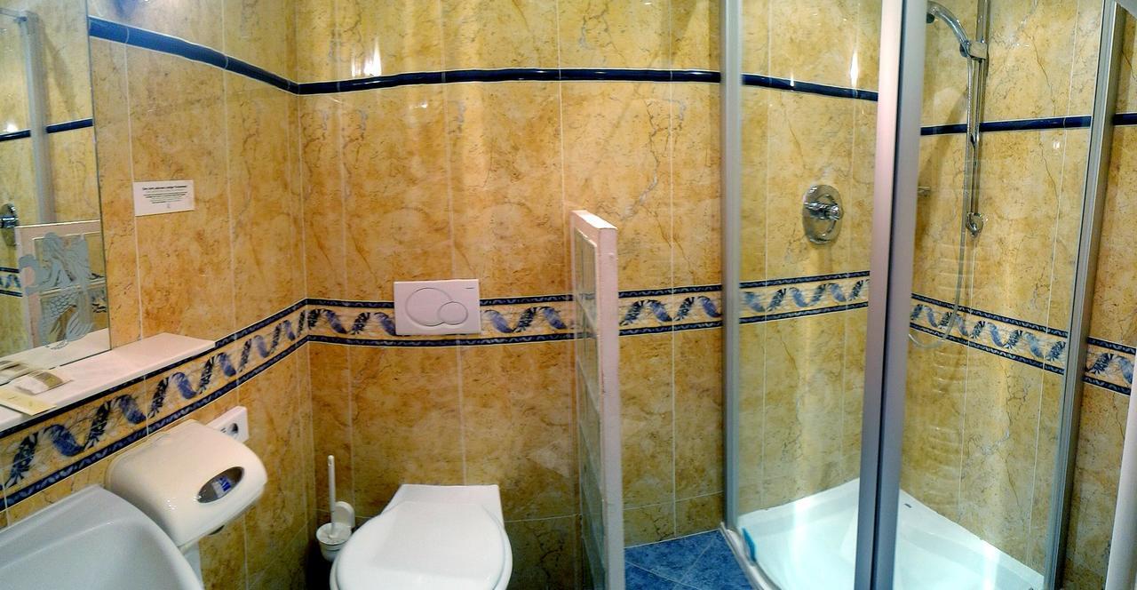 מונטיני-לה-רואה Logis Hotel & Restaurant Arcombelle מראה חיצוני תמונה